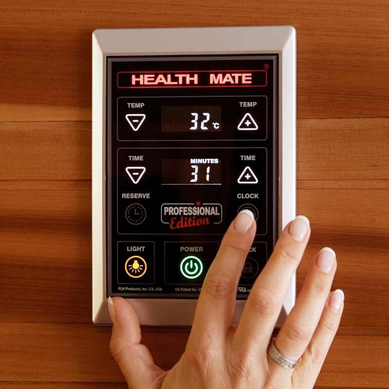 The control panel offers you an easy way to control the temperature, time, light and to turn the sauna on and off.